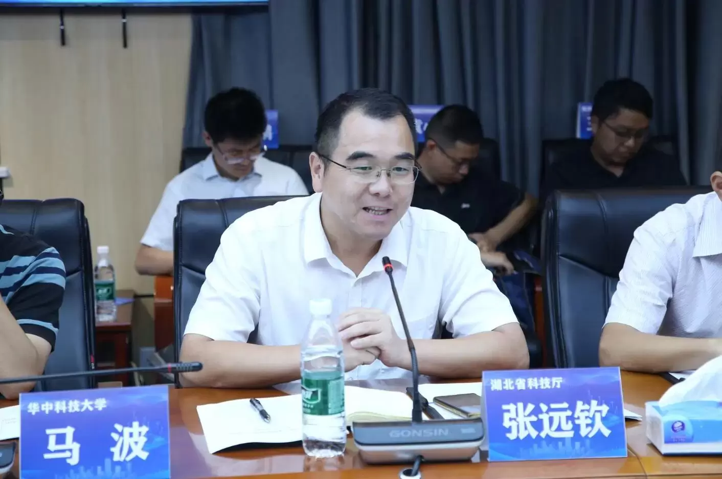 张远钦在致辞中介绍湖北省推进MEMS产业发展情况